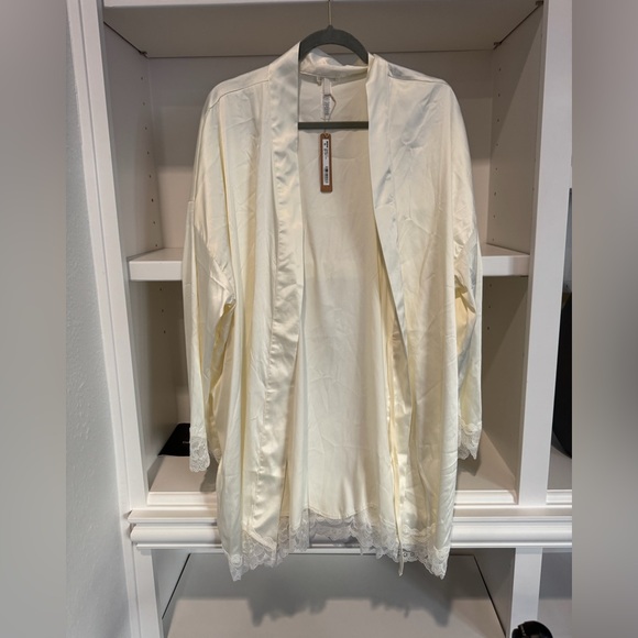 Skims Bridal Robe - Picture 5 of 6